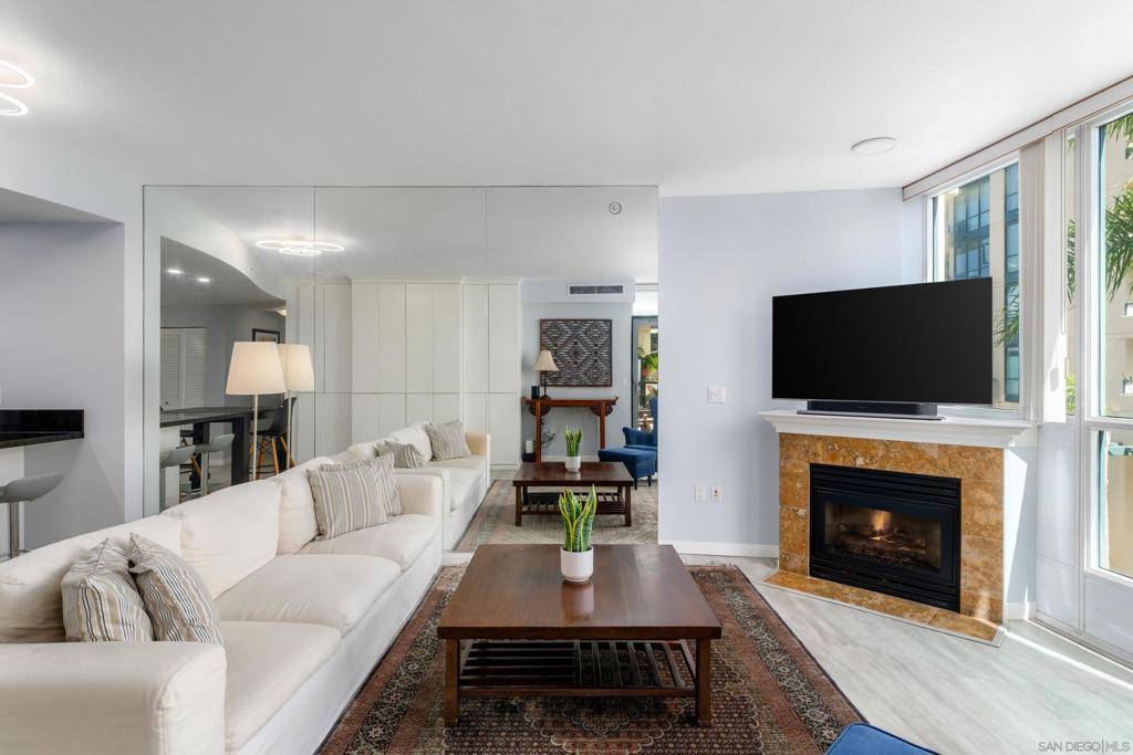 San Diego, CA 92101,555 Front St #303