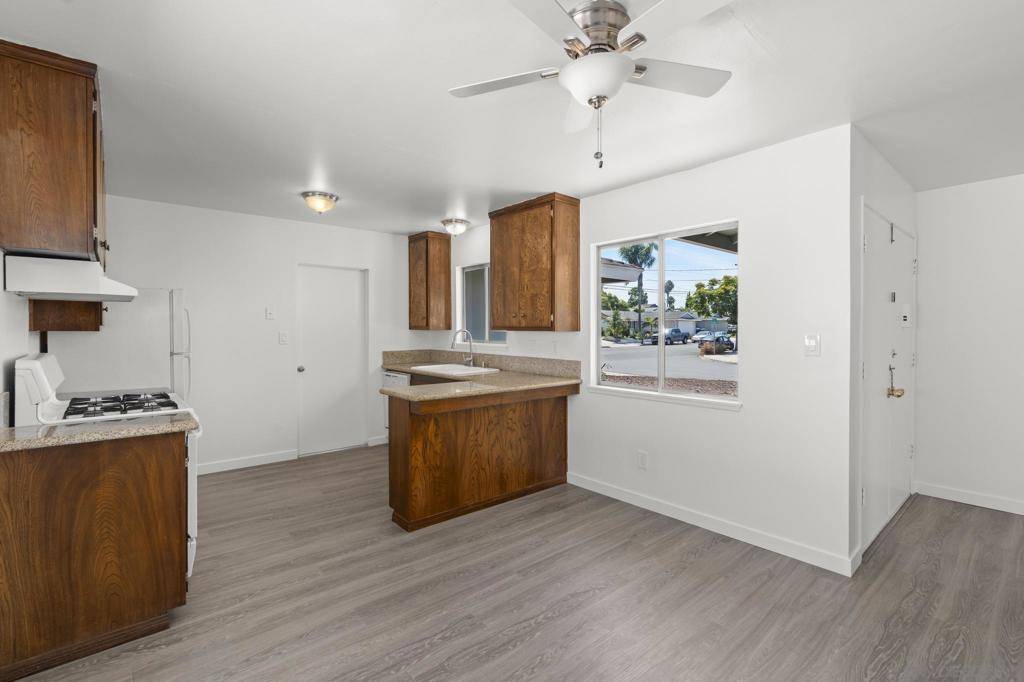San Diego, CA 92122,6614 Dennison St
