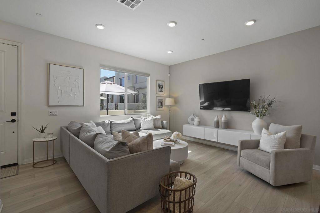 Chula Vista, CA 91913,2101 Bluestone Circle