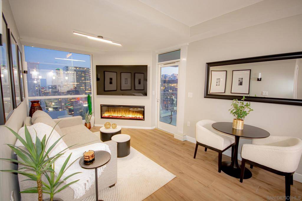 San Diego, CA 92101,300 W W Beech St #2202