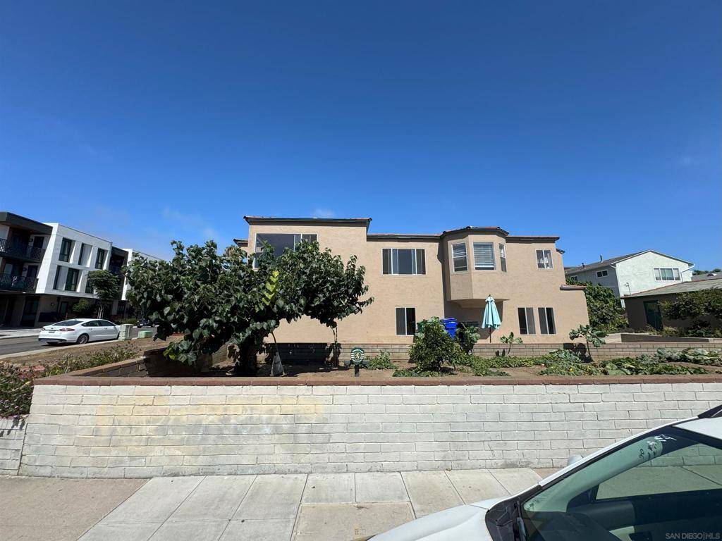 San Diego, CA 92106,3102 Fenelon St