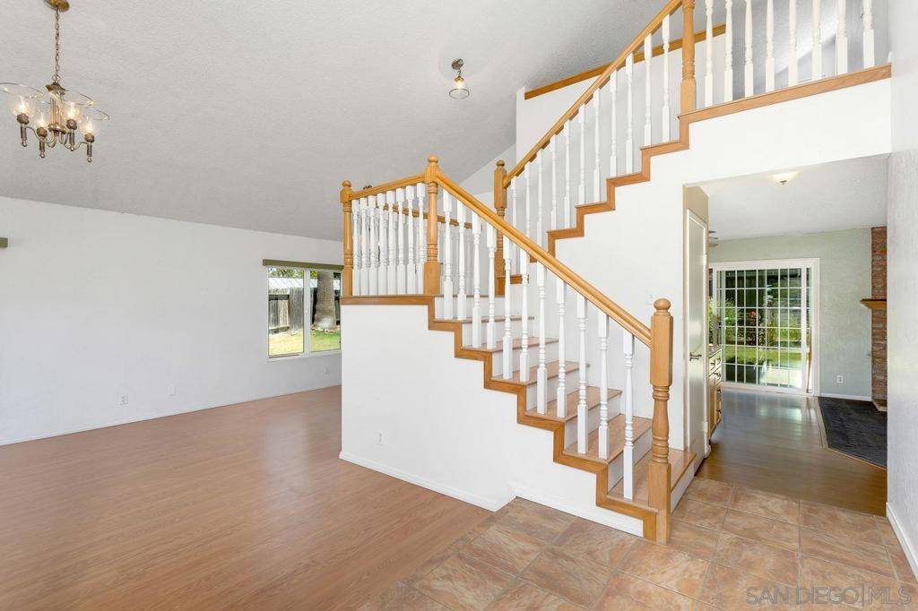 Escondido, CA 92027,1217 Armstrong Cir
