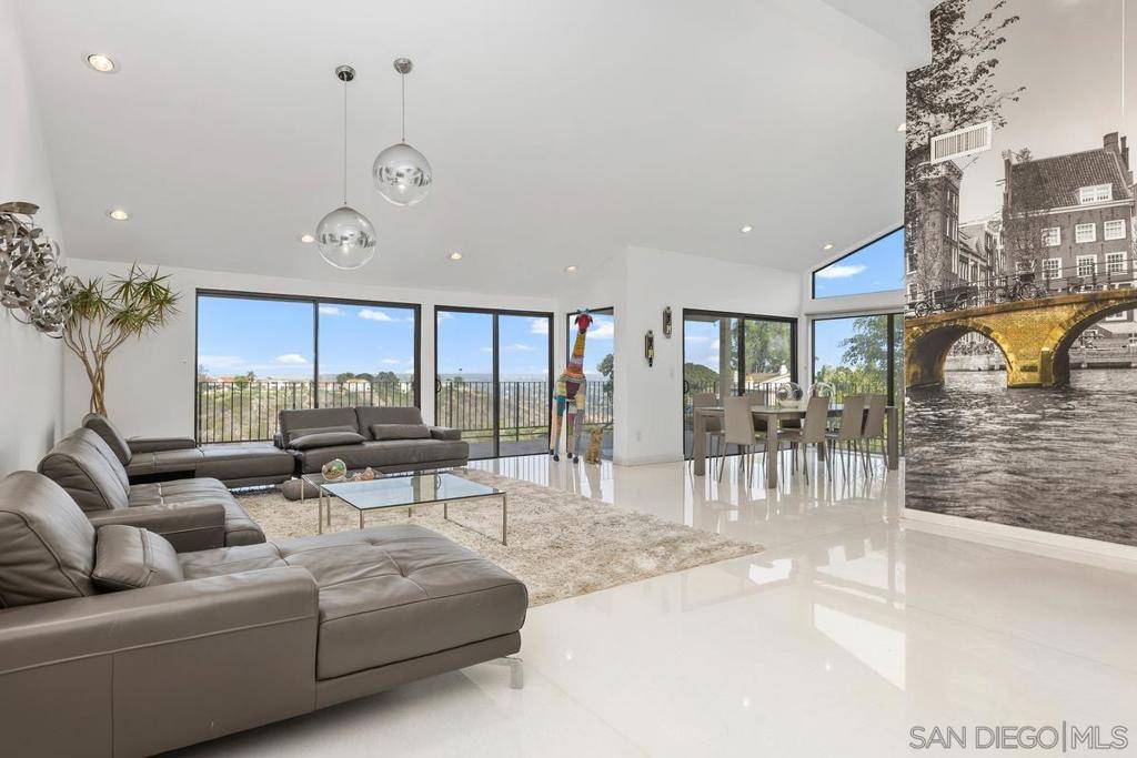 La Jolla, CA 92037,6423 Caminito Aronimink