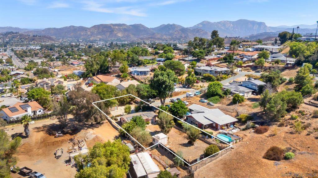 Lakeside, CA 92040,8968 Rocket Ridge Rd
