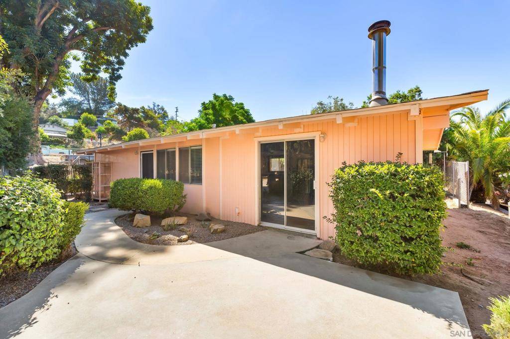Lakeside, CA 92040,8968 Rocket Ridge Rd