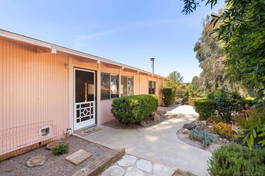 Lakeside, CA 92040,8968 Rocket Ridge Rd
