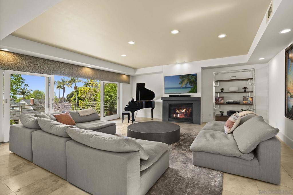 La Jolla, CA 92037,5787 Bellevue Ave