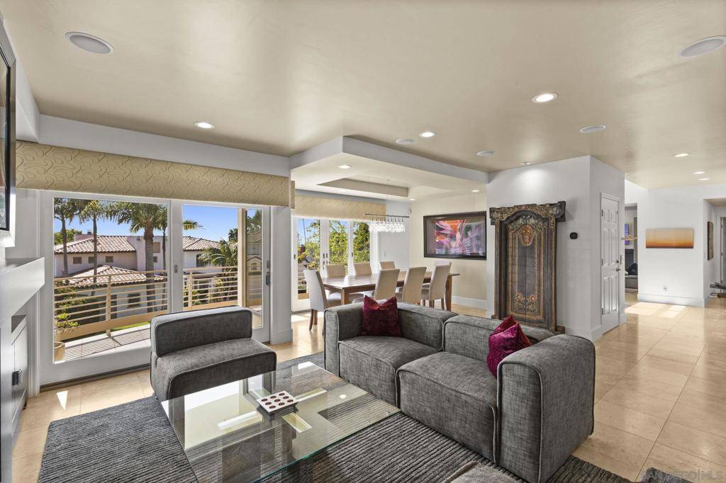 La Jolla, CA 92037,5787 Bellevue Ave
