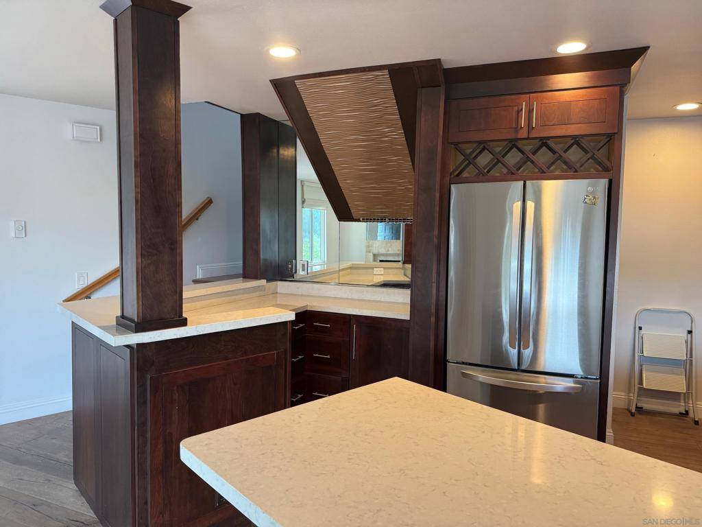 La Jolla, CA 92037,8490 Via Sonoma #7