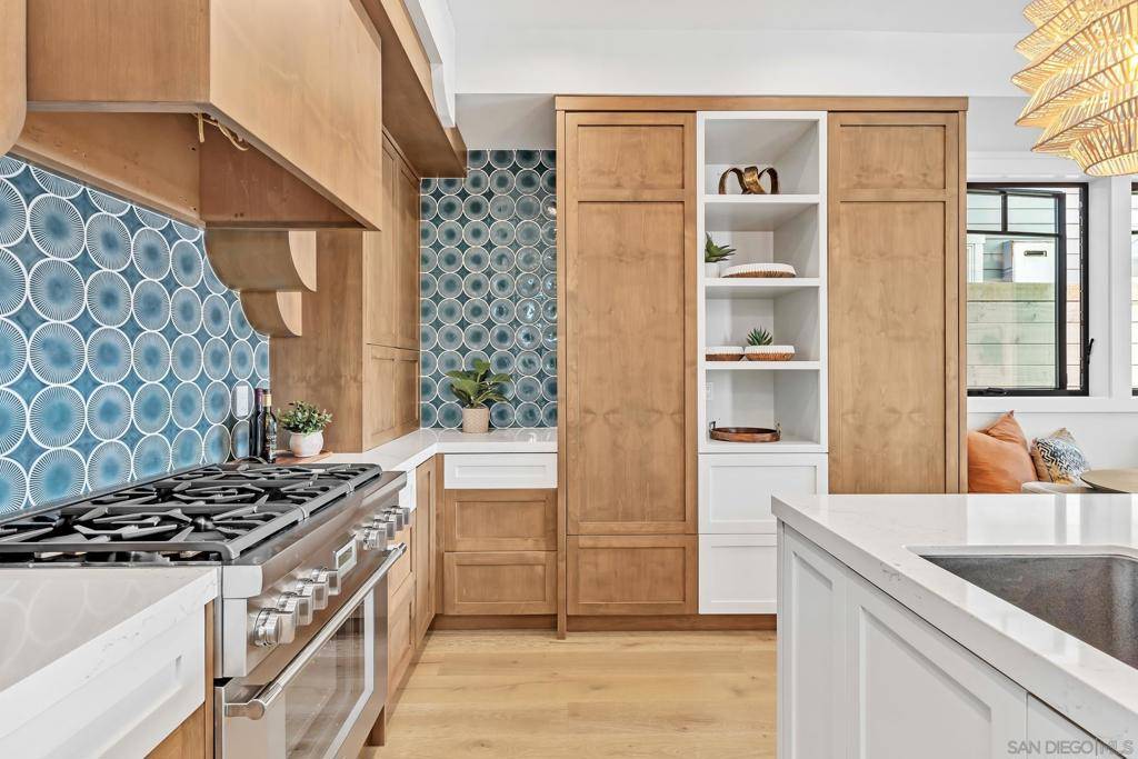 Coronado, CA 92118,841 G Ave.