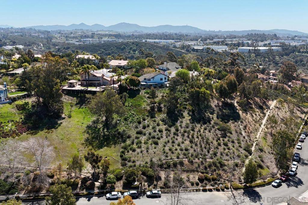 Vista, CA 92081,1597 Parkview Dr