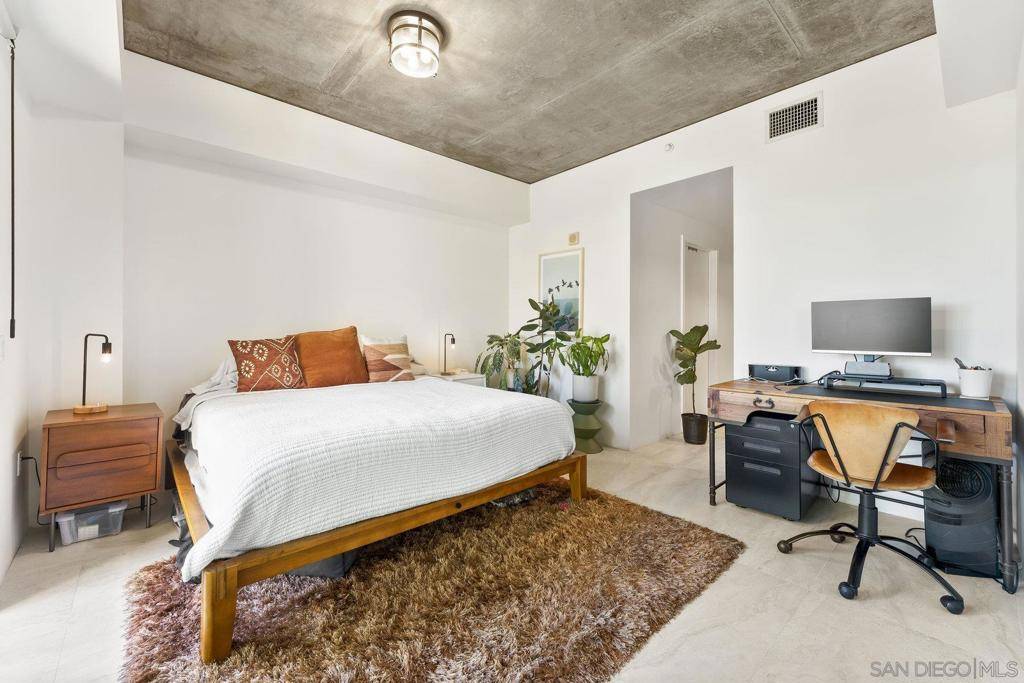 San Diego, CA 92101,801 Ash St #302