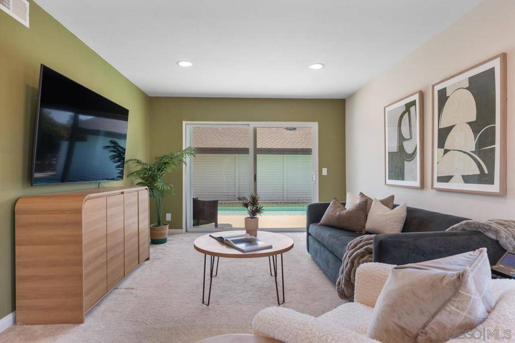 Carlsbad, CA 92009,3018 Xana Way