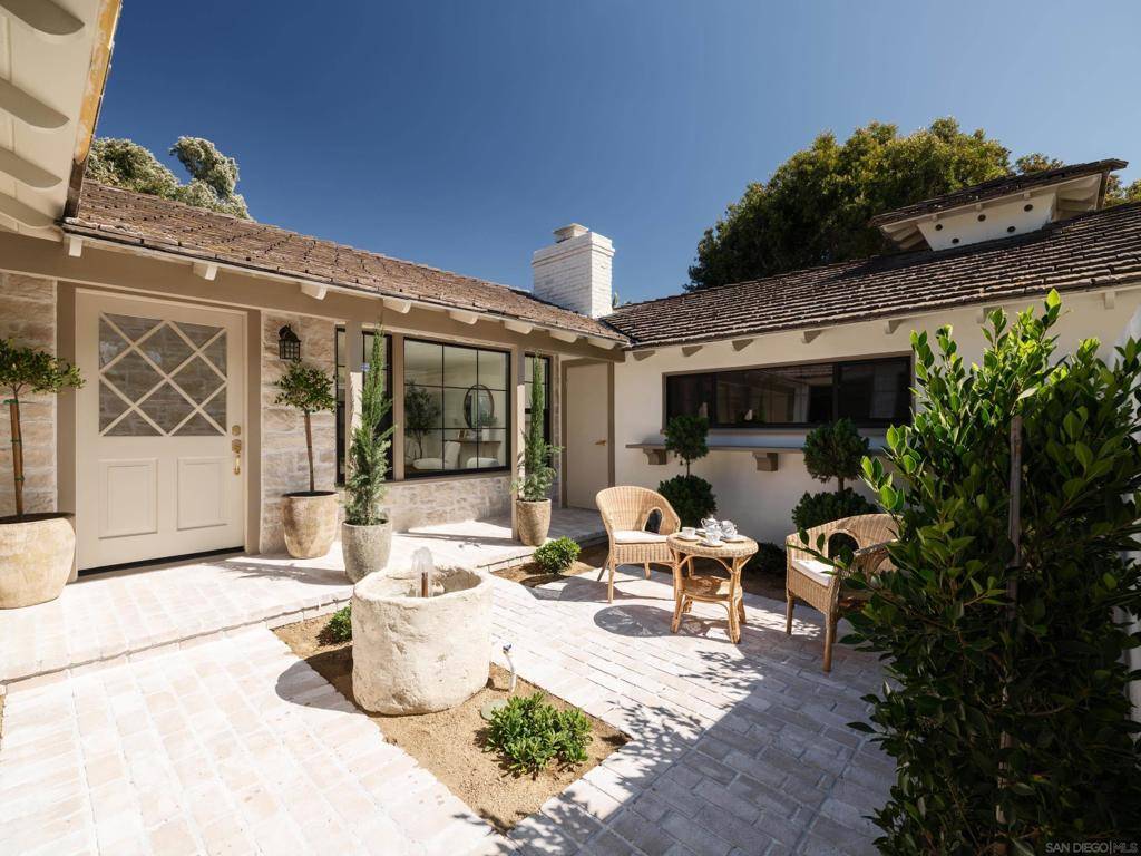 La Jolla, CA 92037,8965 Cliffridge Ave