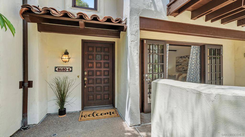 La Jolla, CA 92037,8680 Villa La Jolla Dr #4