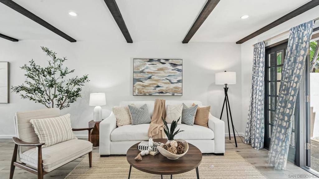 La Jolla, CA 92037,8680 Villa La Jolla Dr #4