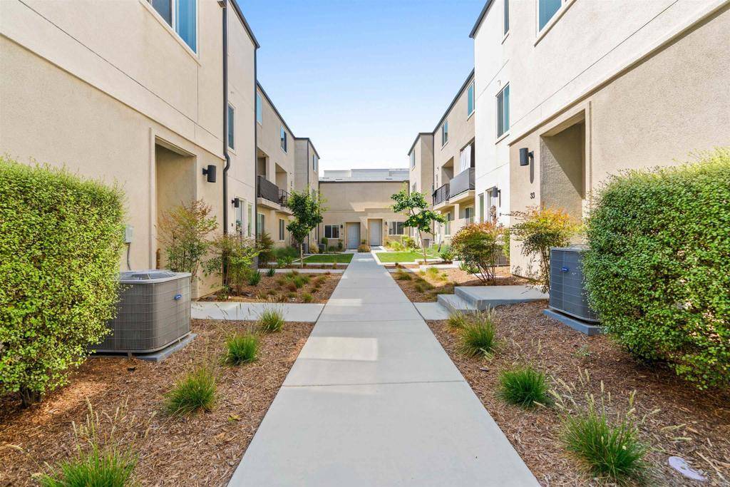 San Diego, CA 92154,5212 Beachfront Cove St #40