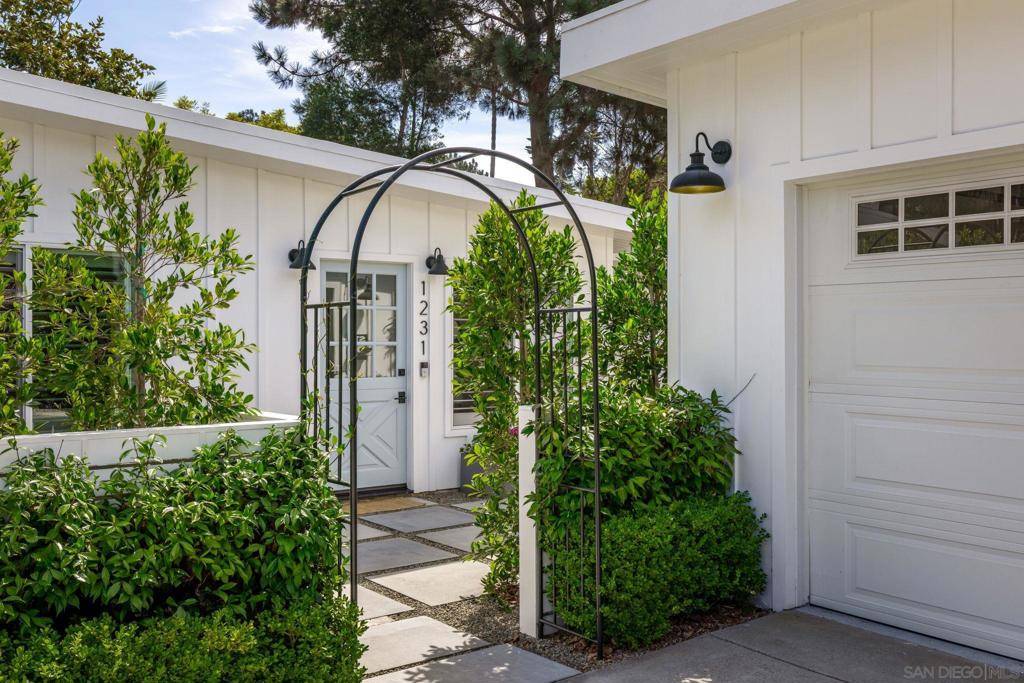 Encinitas, CA 92024,1231 Hermes Ave