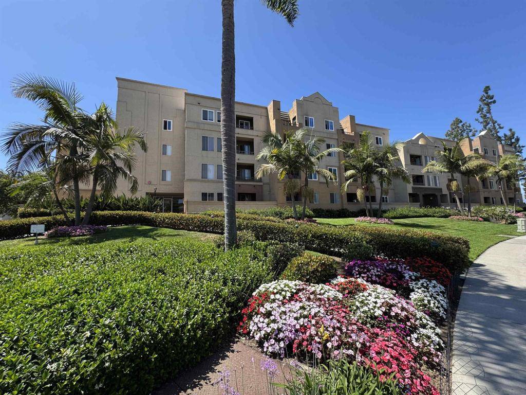 San Diego, CA 92122,8889 Caminito Plaza Centro #7401