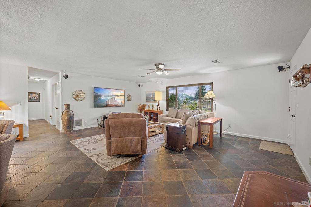 Ramona, CA 92065,2031 Robertson St