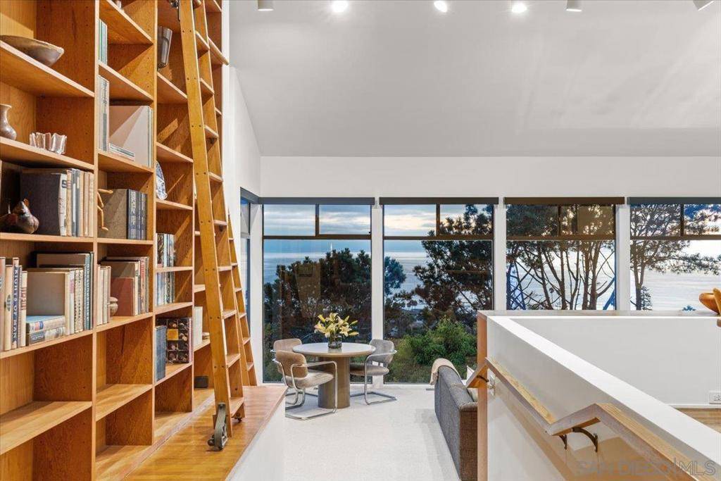 La Jolla, CA 92037,8496 Westway Drive