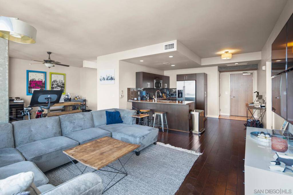San Diego, CA 92101,800 The Mark Ln #1606