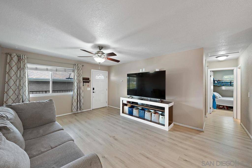 Spring Valley, CA 91977,9938 Buena Vista Drive #14