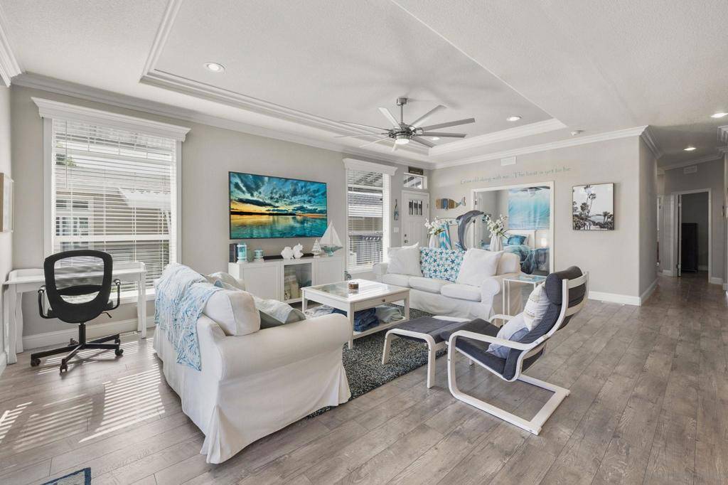 Carlsbad, CA 92011,7313 Santa Barbara St #294