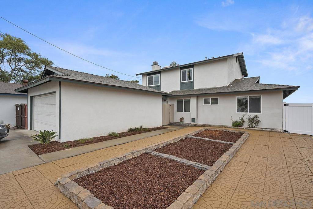 San Diego, CA 92117,5374 Palmyra Ave
