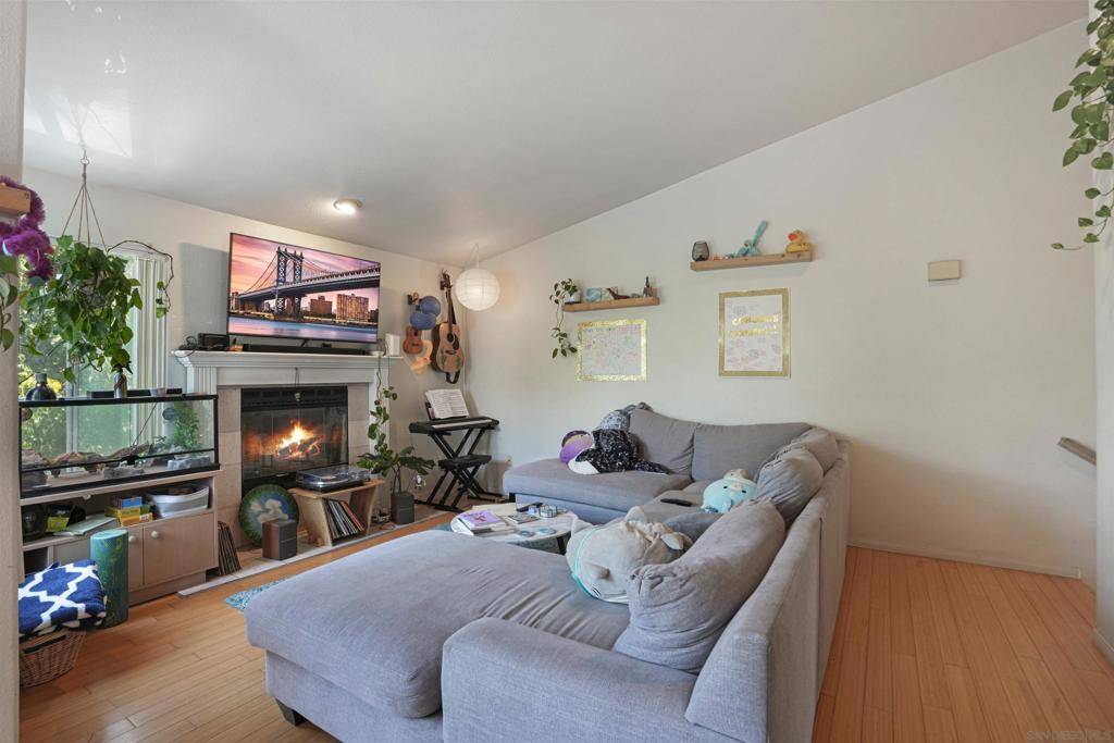 San Diego, CA 92107,4674 Saratoga Ave #2