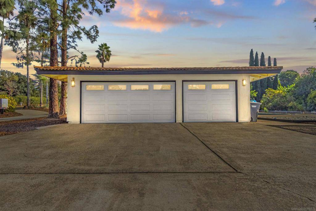 Poway, CA 92064,12821 Avenida La Valencia