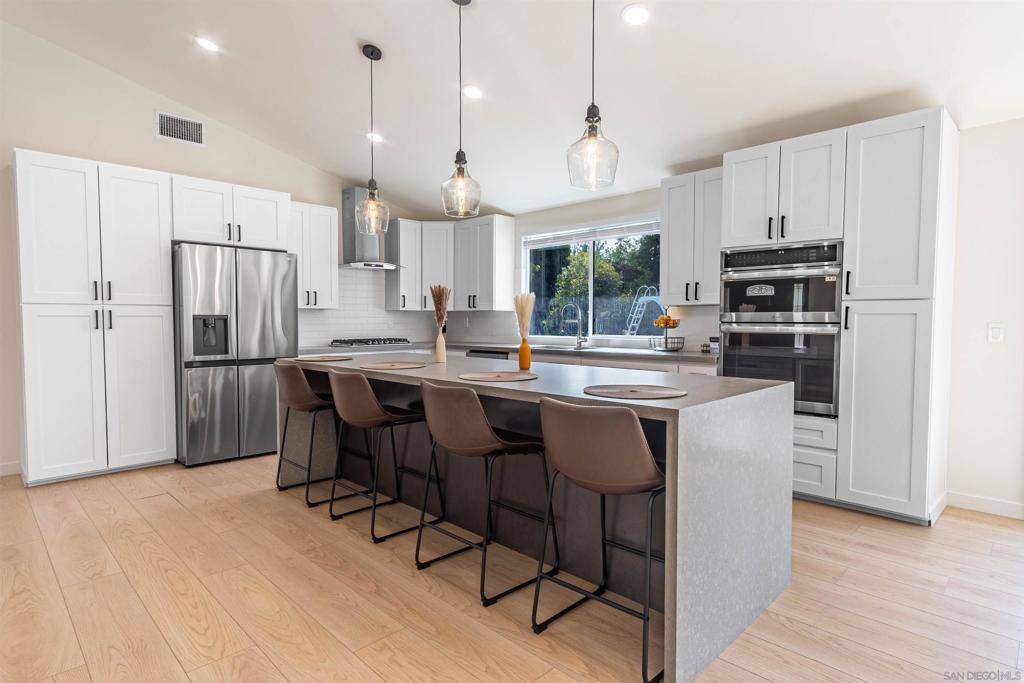 Poway, CA 92064,12821 Avenida La Valencia