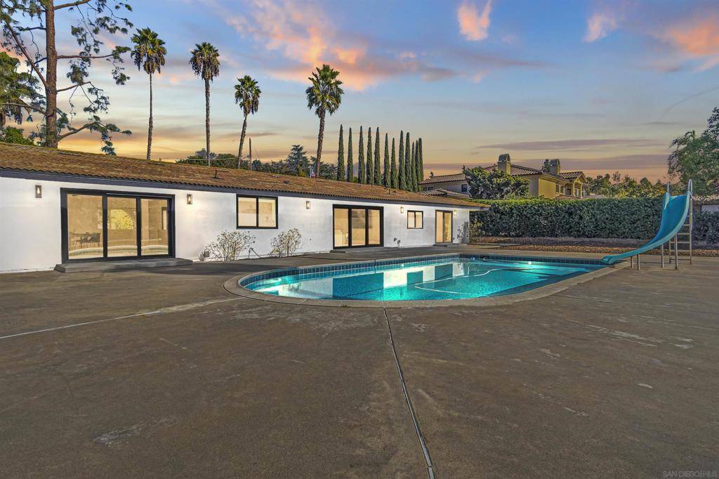 Poway, CA 92064,12821 Avenida La Valencia