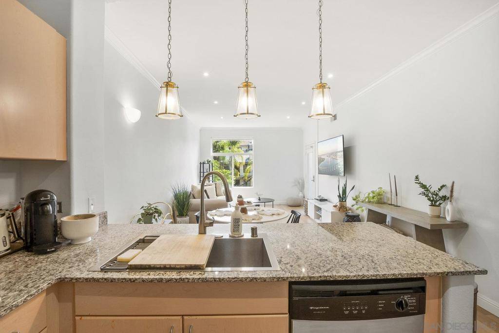 San Diego, CA 92101,1642 7th #326