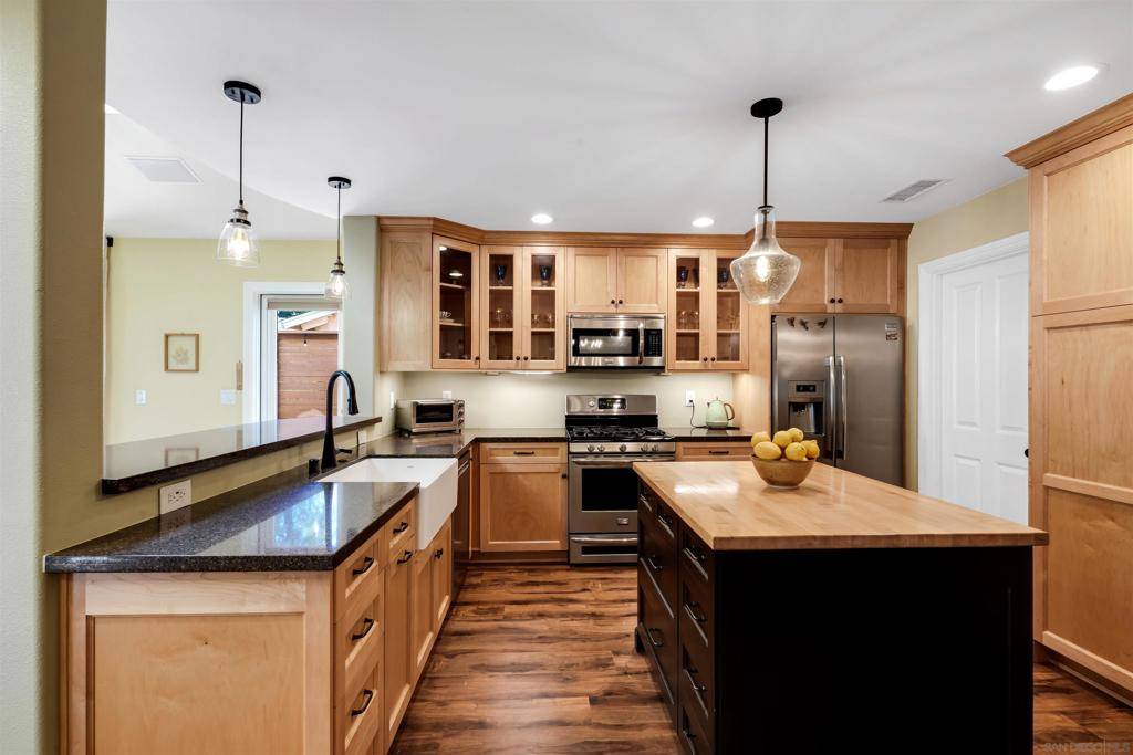 Escondido, CA 92025,832 Casa De Oro Pl