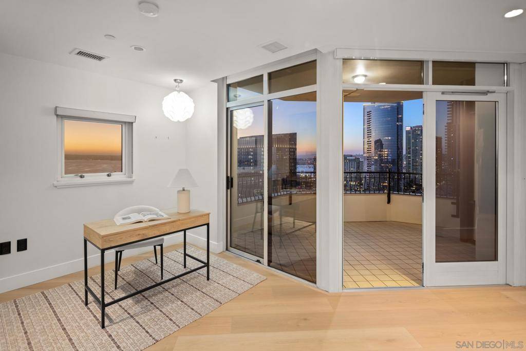 San Diego, CA 92101,700 W Harbor #2101