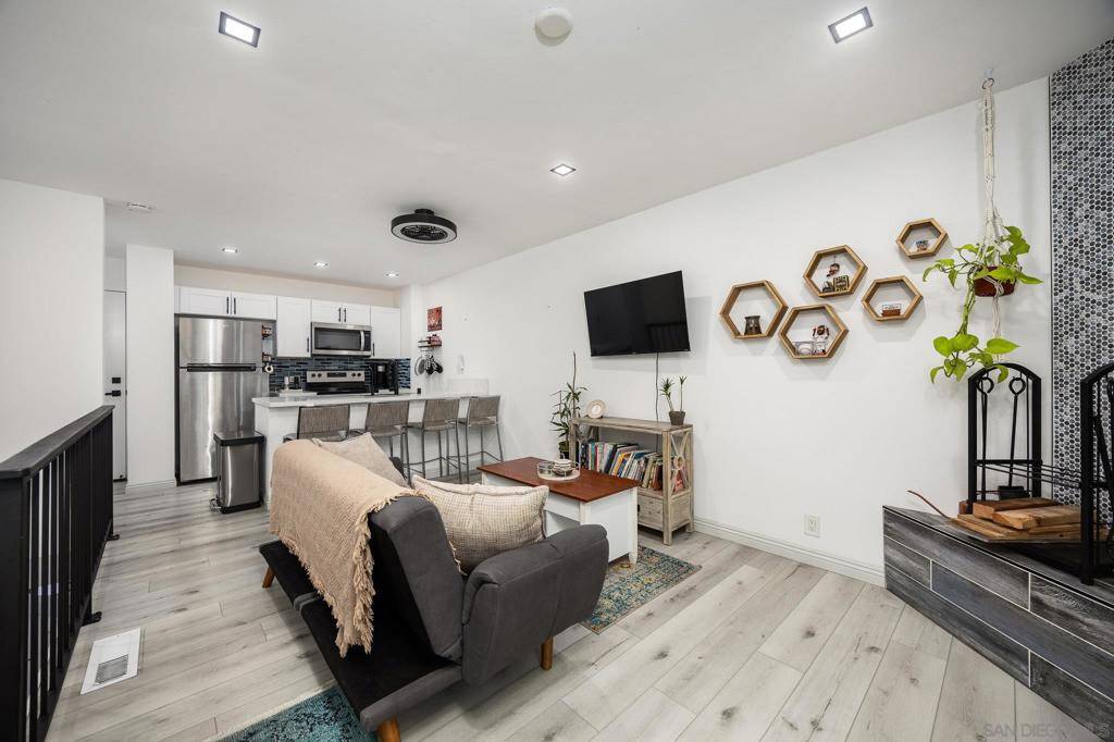 San Diego, CA 92107,4380 Temecula St #4