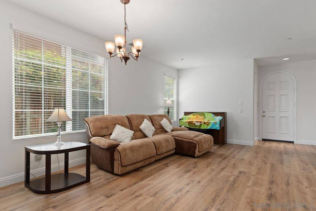 San Diego, CA 92130,13233 Petunia Way