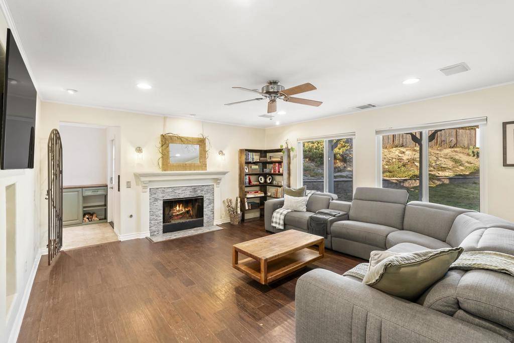 Oceanside, CA 92056,1328 Woodhaven Dr