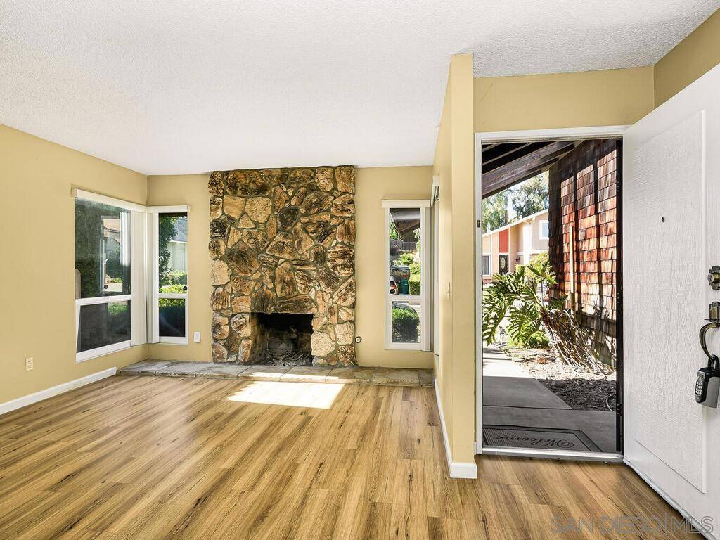 San Diego, CA 92129,9555 Via Pereza