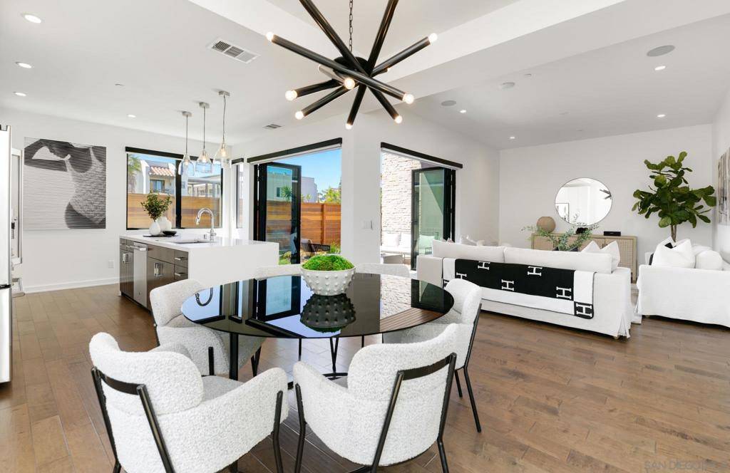 Solana Beach, CA 92075,731 Valley Ave