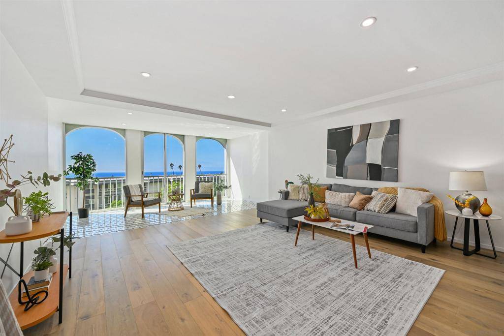 La Jolla, CA 92037,1001 Genter St #2H