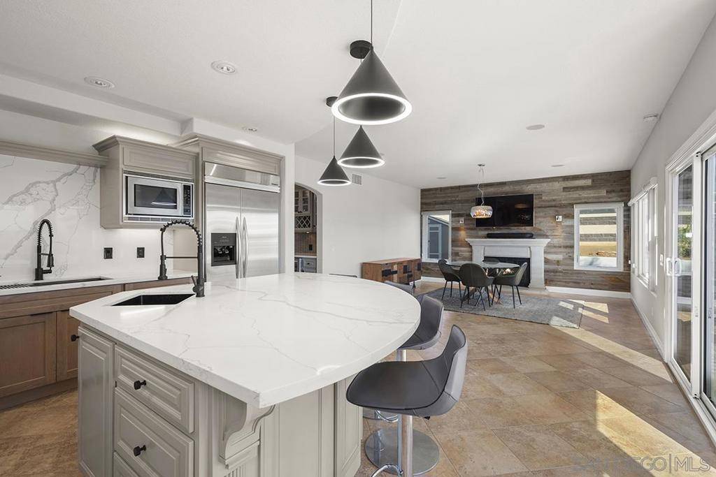 Bonita, CA 91902,376 Canyon Ridge