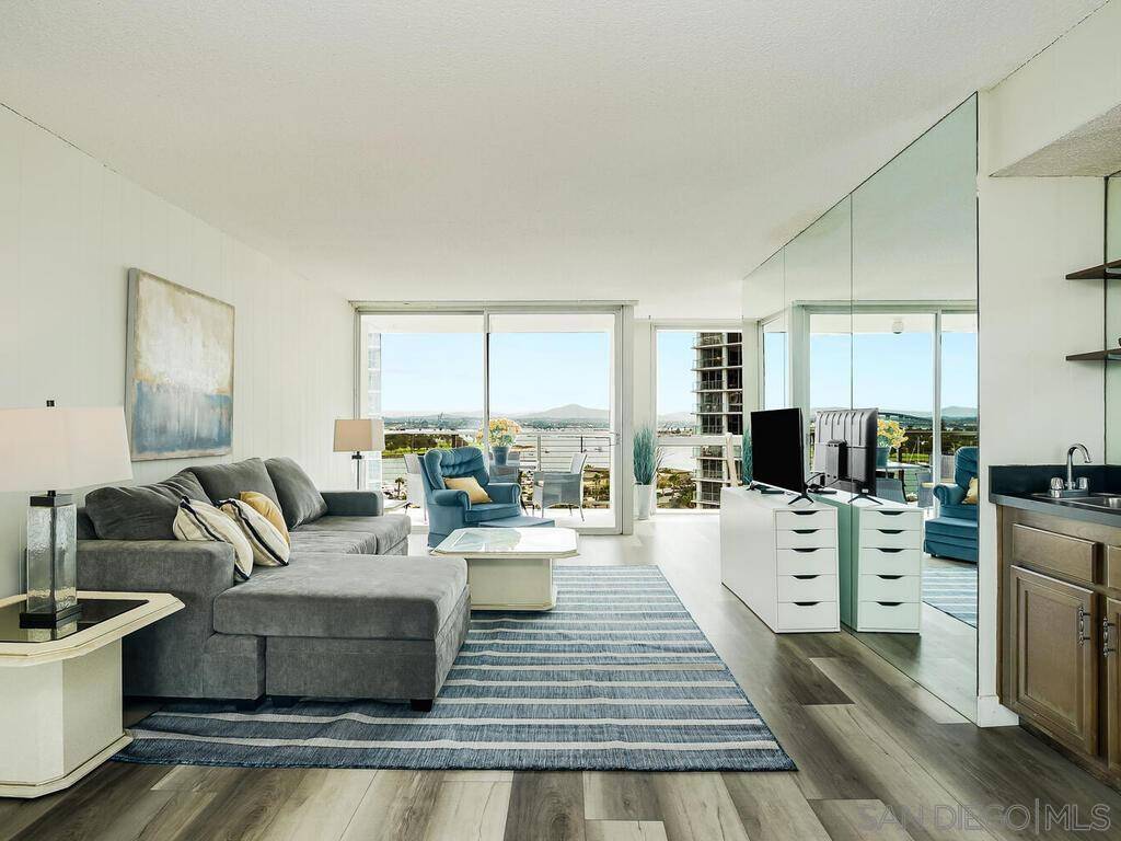 Coronado, CA 92118,1720 Avenida del Mundo #907