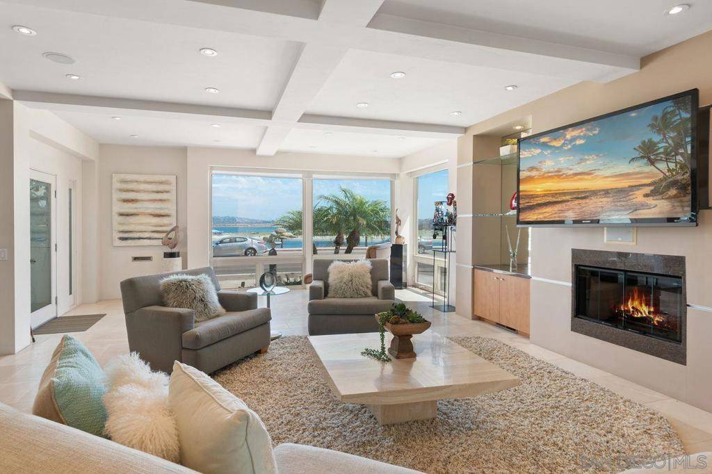 San Diego, CA 92109,3328 Crown Point