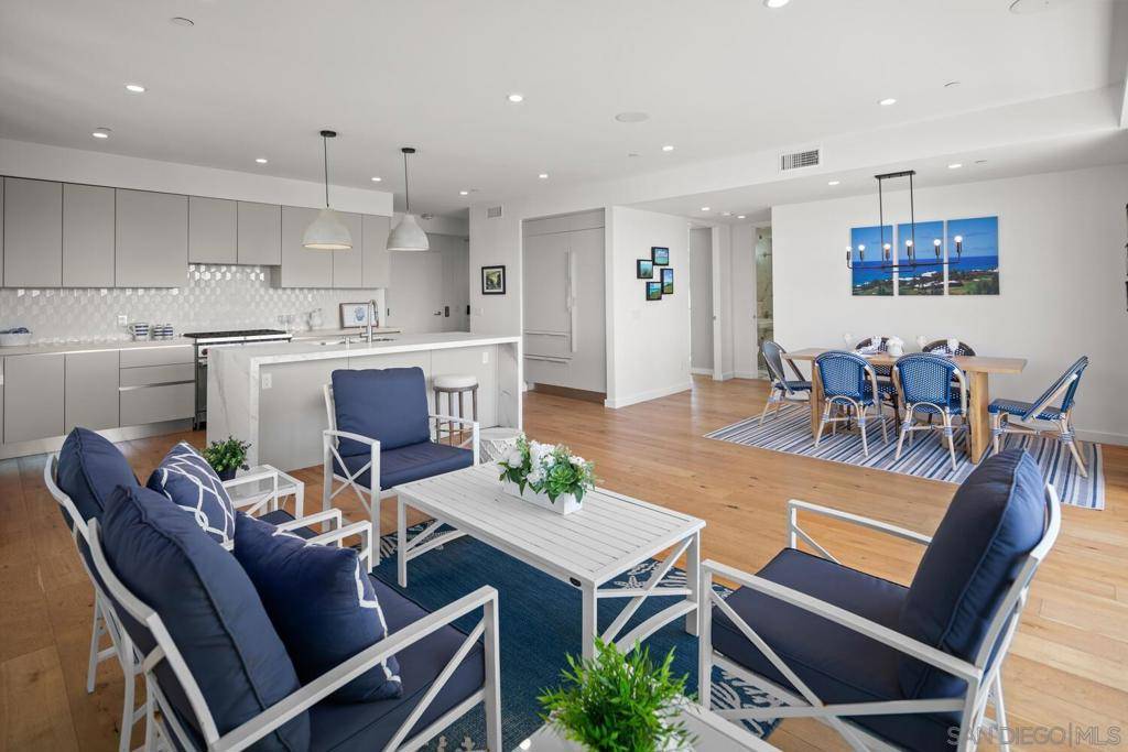 Coronado, CA 92118,1014 5th St #3B