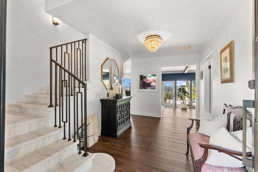 San Diego, CA 92116,4136 Palisades Road