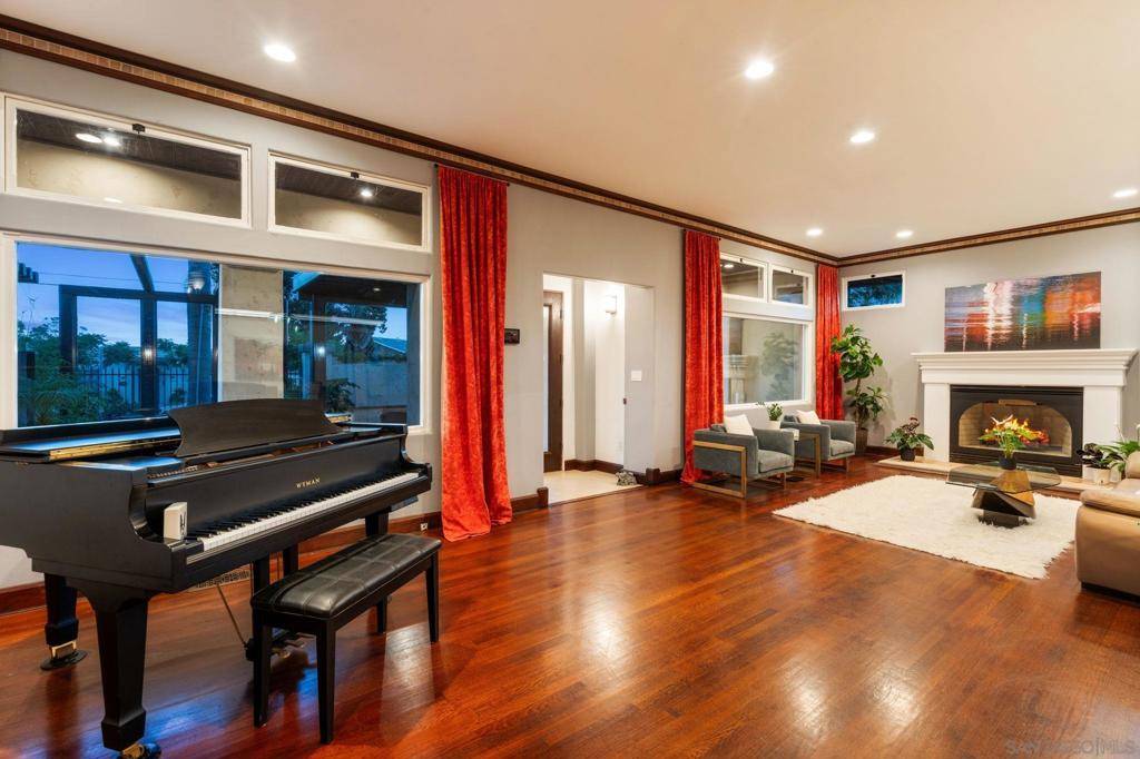 San Diego, CA 92103,1728 West Lewis