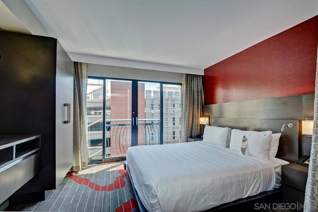 San Diego, CA 92101,207 5Th Ave #442