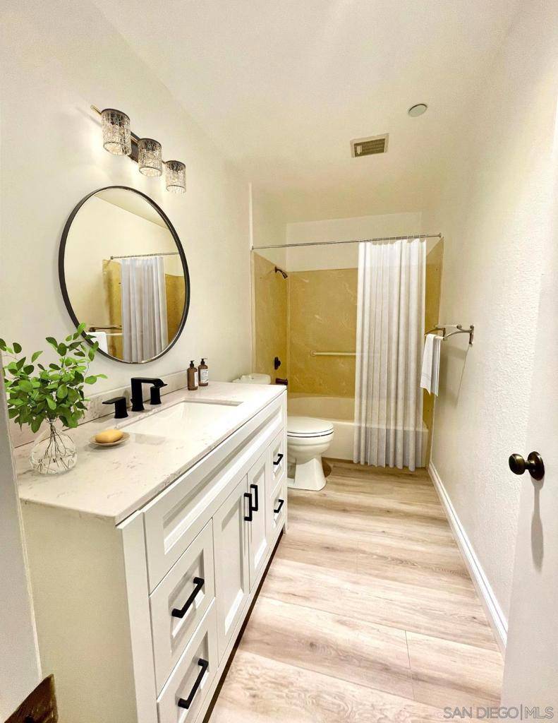 San Diego, CA 92101,850 State St #407